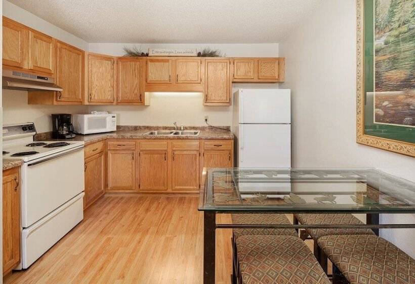 בית מלון כפרי Black Hills Luxury Suites