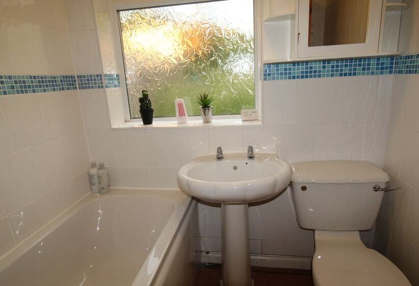 هتل Cowsley House