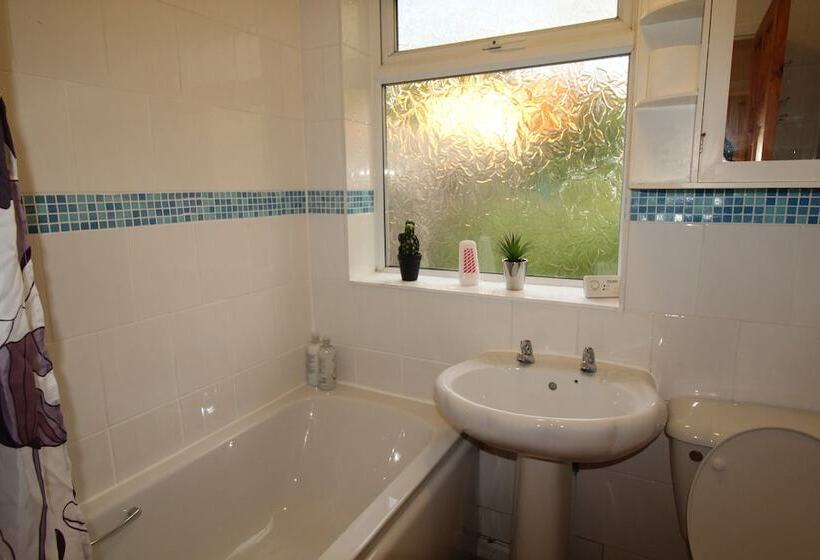 هتل Cowsley House