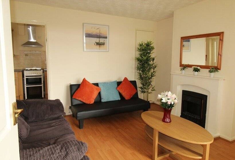 هتل Cowsley House