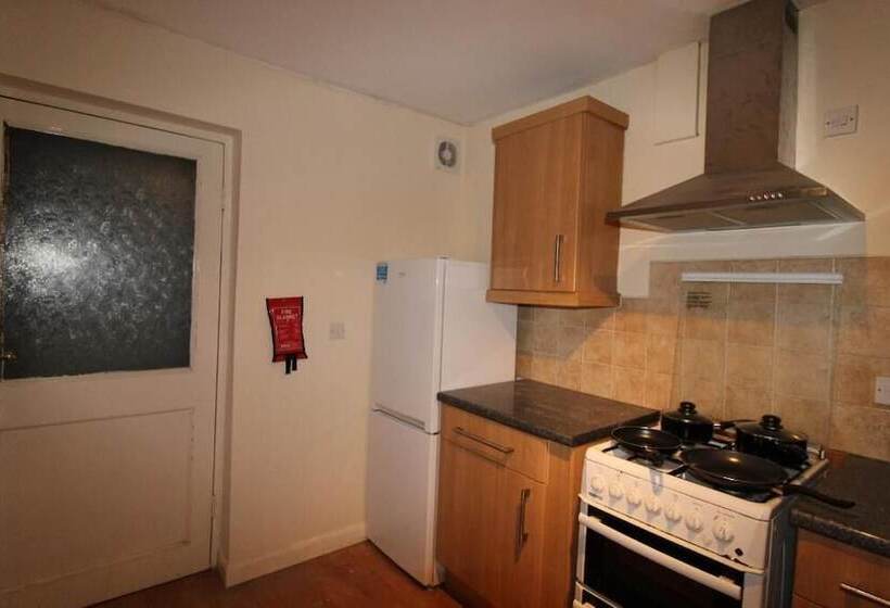 هتل Cowsley House