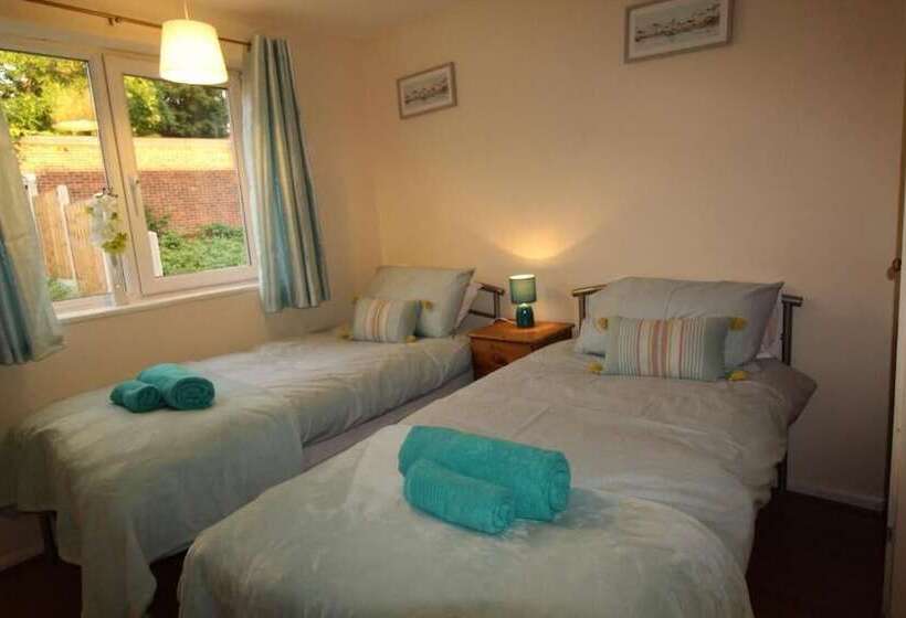 هتل Cowsley House