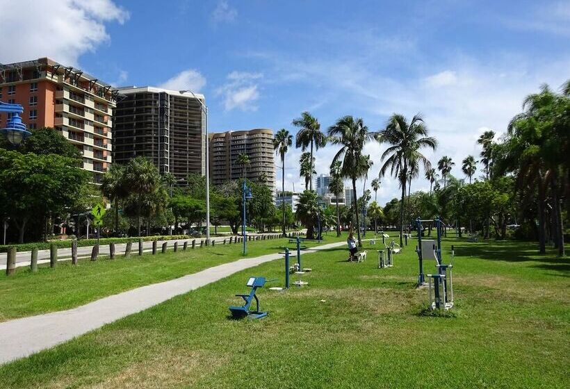 فندق Ocean Million Dollar View Studio + Balcony #3