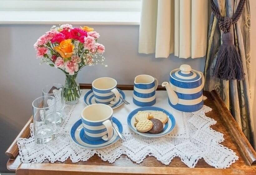 교외 호텔 Marshwood Farm B&b And Shepherds Hut