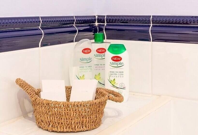 교외 호텔 Marshwood Farm B&b And Shepherds Hut