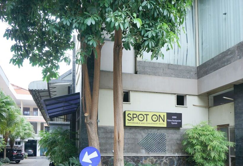 בית מלון כפרי Spot On 2090 Ratna Backpacker Syariah