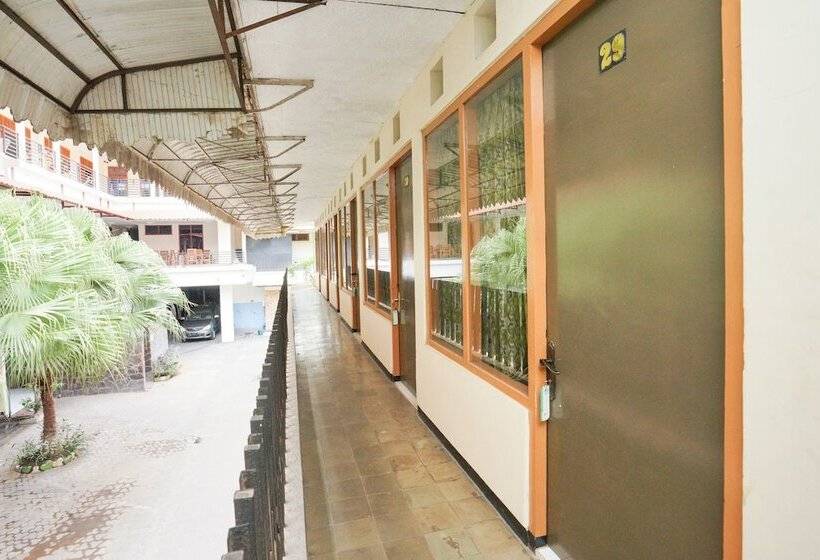 בית מלון כפרי Spot On 2090 Ratna Backpacker Syariah