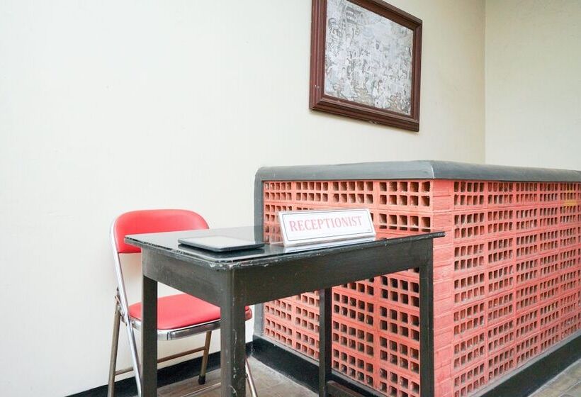 בית מלון כפרי Spot On 2090 Ratna Backpacker Syariah