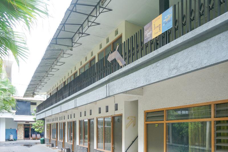 בית מלון כפרי Spot On 2090 Ratna Backpacker Syariah