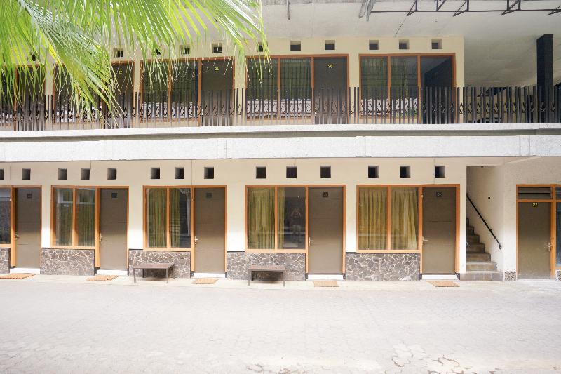 בית מלון כפרי Spot On 2090 Ratna Backpacker Syariah