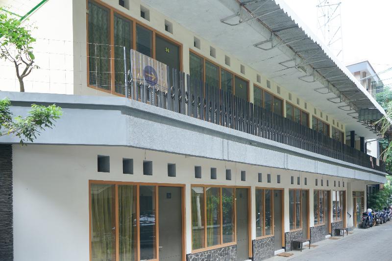 בית מלון כפרי Spot On 2090 Ratna Backpacker Syariah