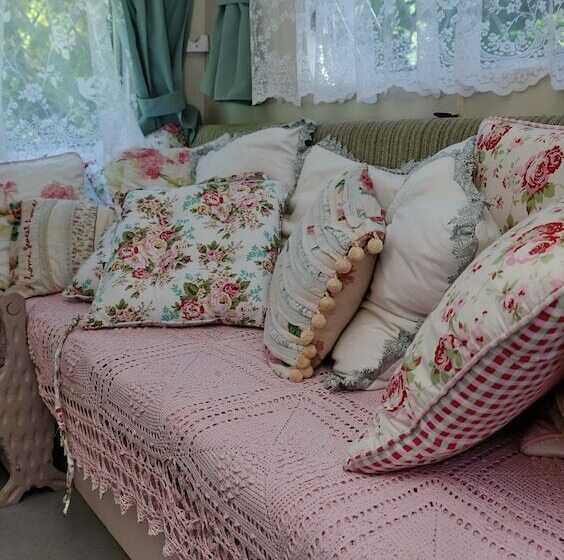 Kitty Unique 60s Caravan Set In Pretty Garden