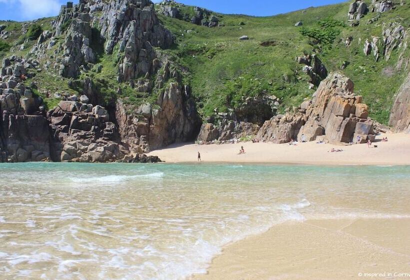 Kitty Unique 60s Caravan Set In Pretty Garden