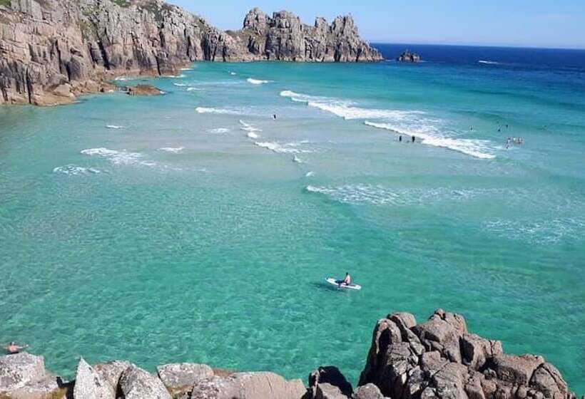 Kitty Unique 60s Caravan Set In Pretty Garden