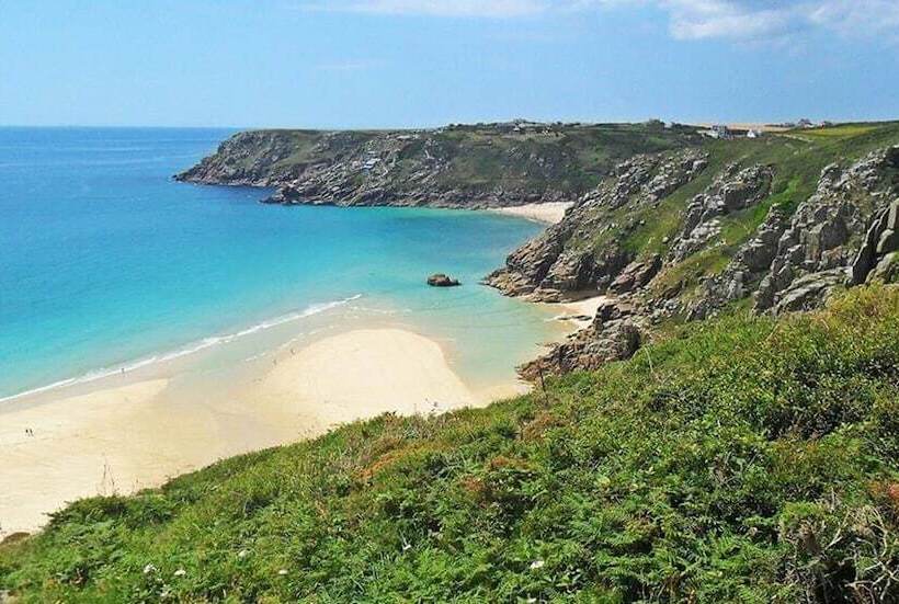 Kitty Unique 60s Caravan Set In Pretty Garden