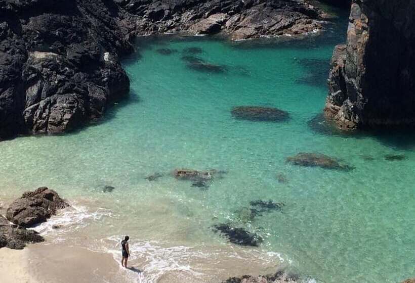 Kitty Unique 60s Caravan Set In Pretty Garden