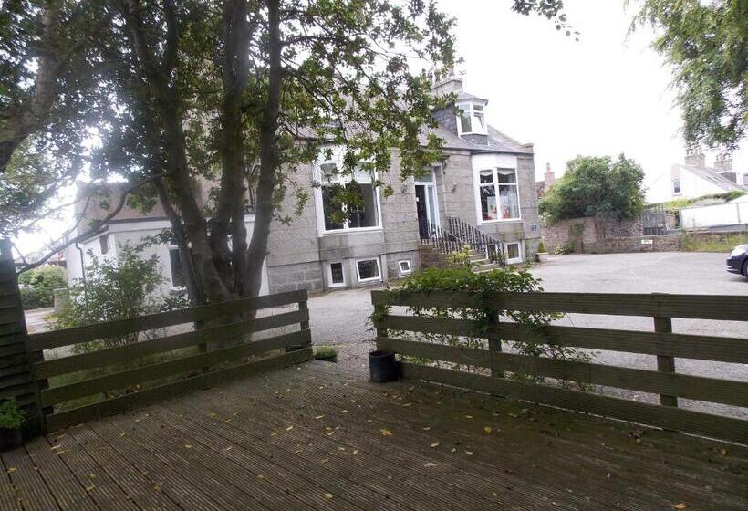 بنسيون Station View Guest House