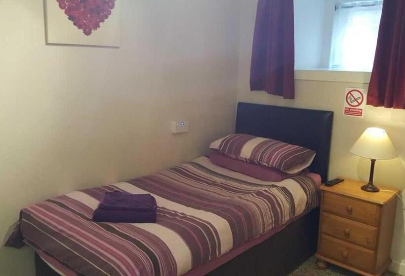 بنسيون Station View Guest House