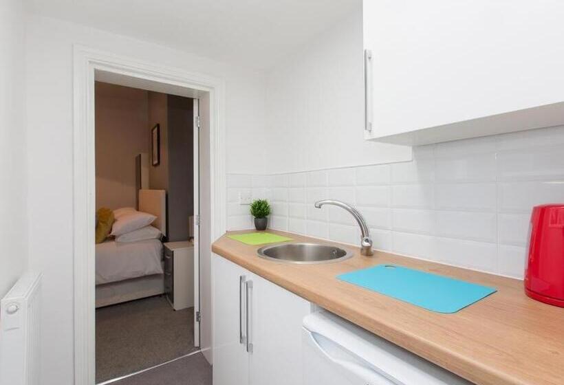 ペンション Townhouse @ 166 Ruskin Road Crewe