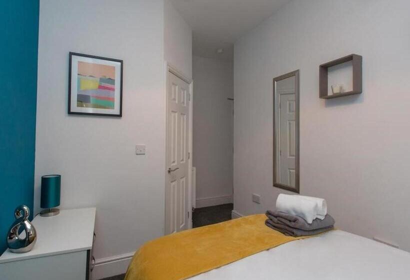 ペンション Townhouse @ 166 Ruskin Road Crewe