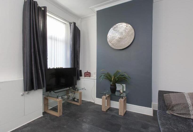 Пансион Townhouse @ 83 Edleston Road Crewe