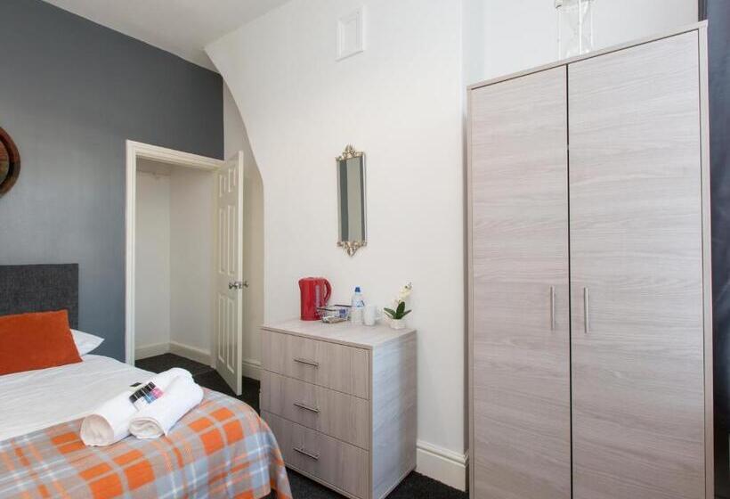 Пансион Townhouse @ 83 Edleston Road Crewe