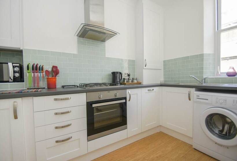 Regency Apartment Sea View By Brighton Holiday Lets