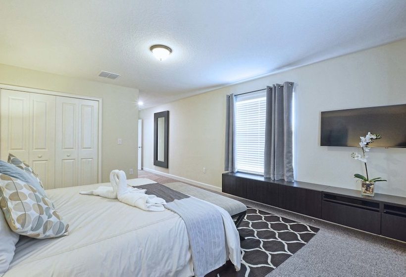 Solterra  5 Bedrooms House W/pool7037sr