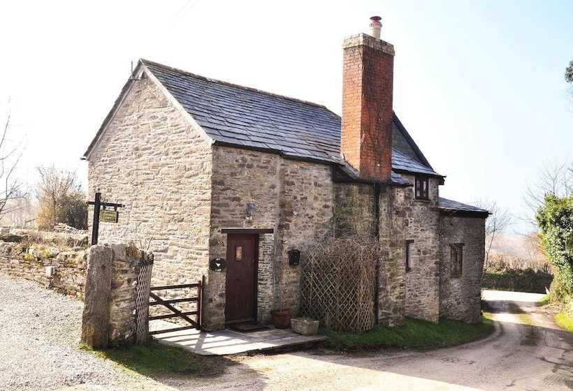 Stylish Cottage Hideaway With Oodles Of Charm Near Looe
