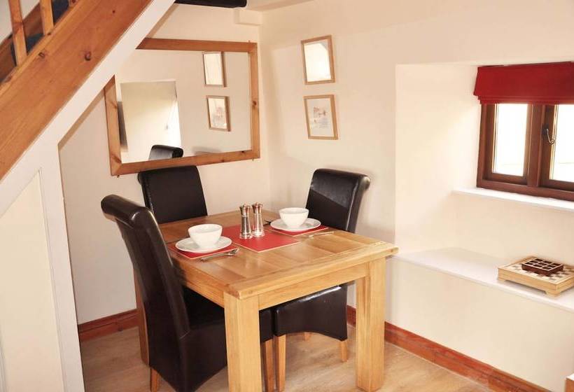 Stylish Cottage Hideaway With Oodles Of Charm Near Looe