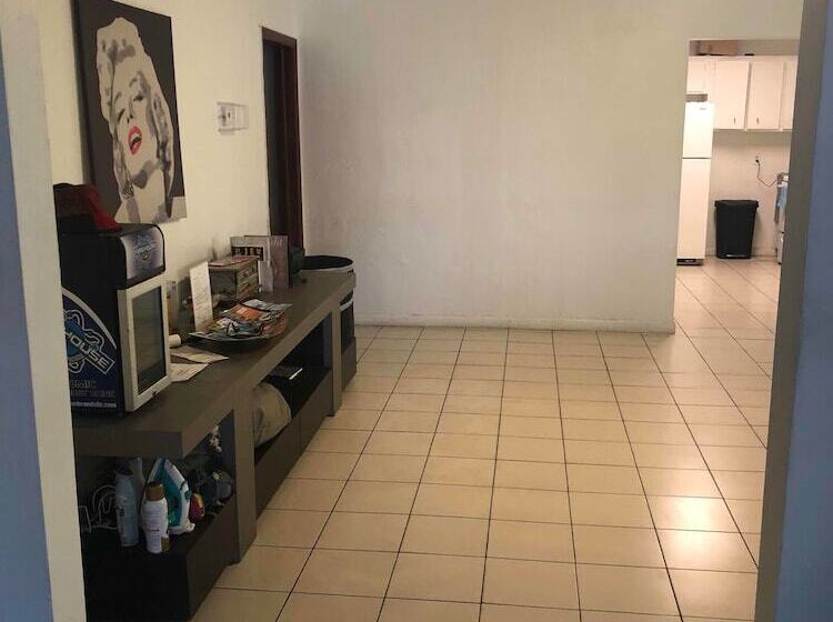 Zbunkz   Little Havana   Hostel
