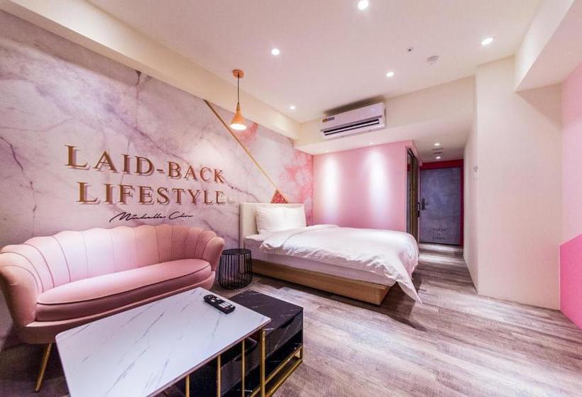 هاستل Lady M Luodong