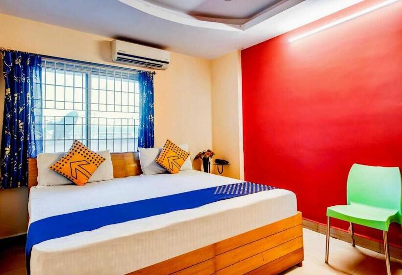 Отель Spot On Sgs Residency