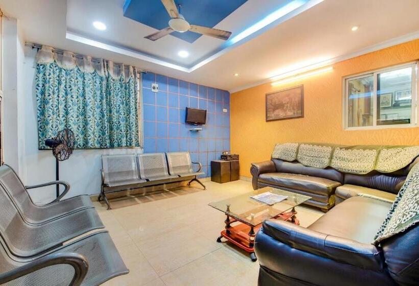 Отель Spot On Sgs Residency