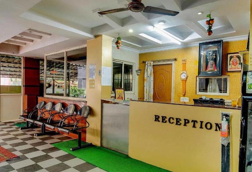 Отель Spot On Sgs Residency