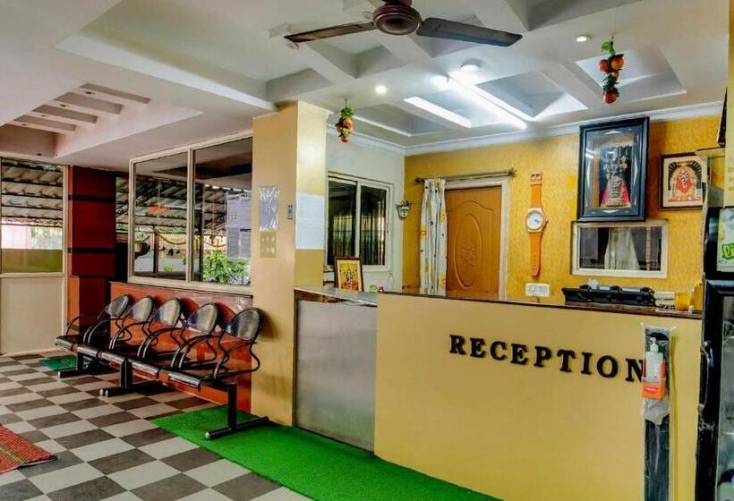 Отель Spot On Sgs Residency