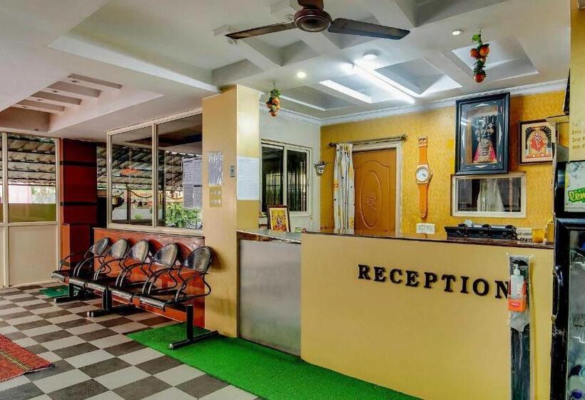 Отель Spot On Sgs Residency