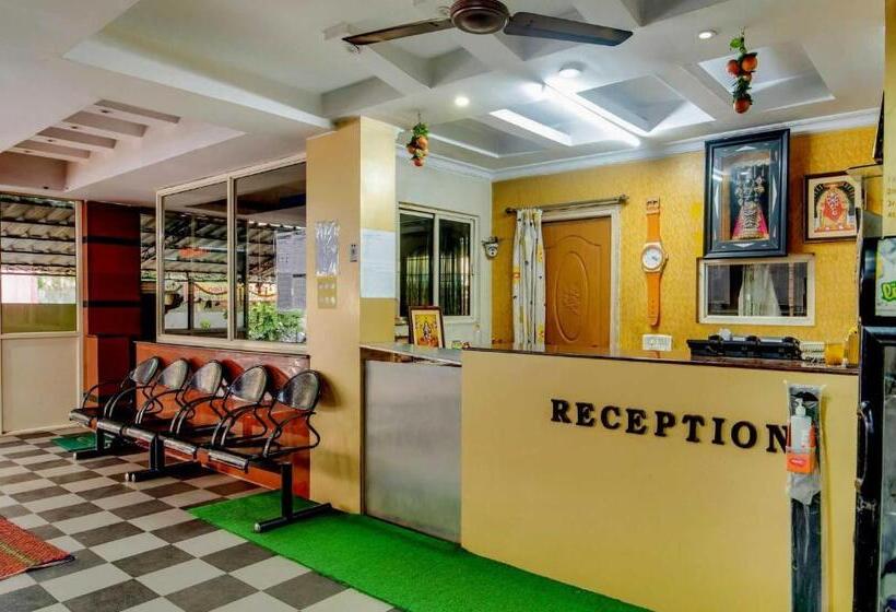 Отель Spot On Sgs Residency