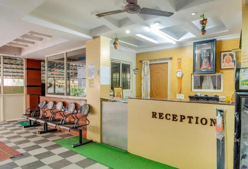 Отель Spot On Sgs Residency