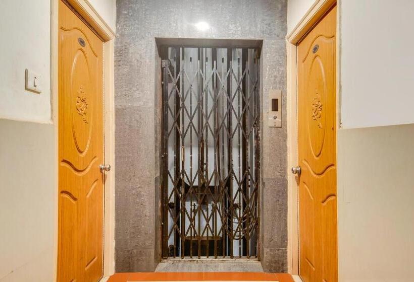 Отель Spot On Sgs Residency