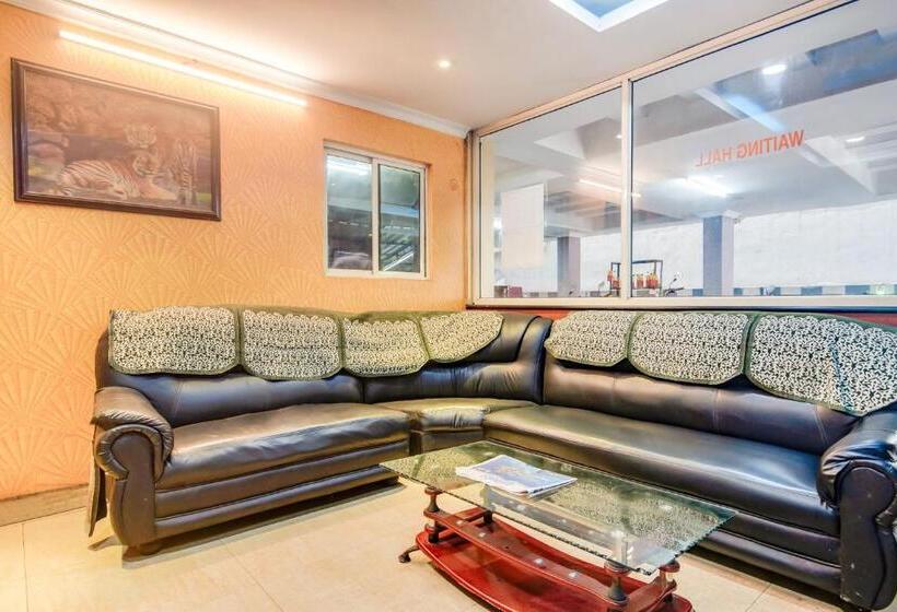 Отель Spot On Sgs Residency