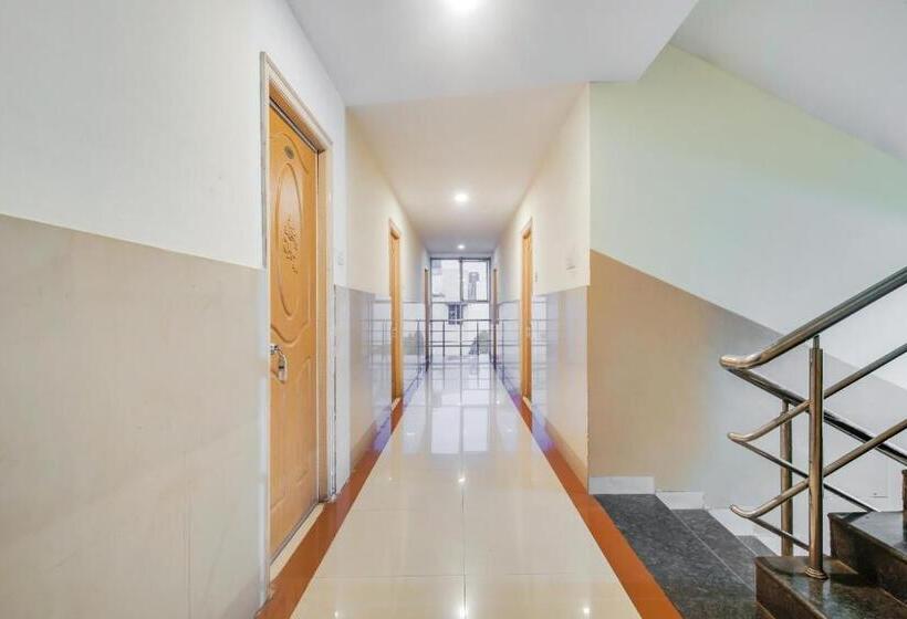 Отель Spot On Sgs Residency