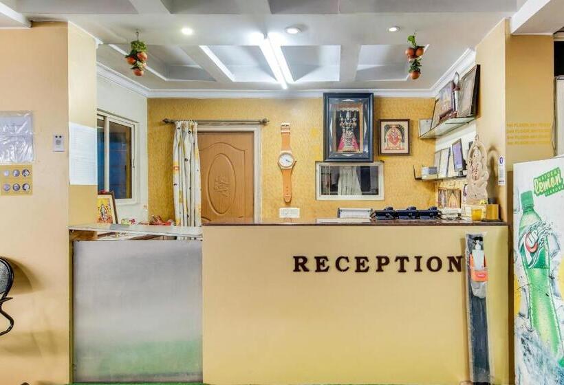 Отель Spot On Sgs Residency