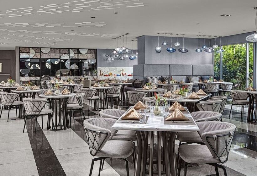 Novotel Suites Manila At Acqua