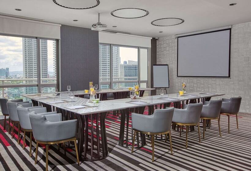 Novotel Suites Manila At Acqua