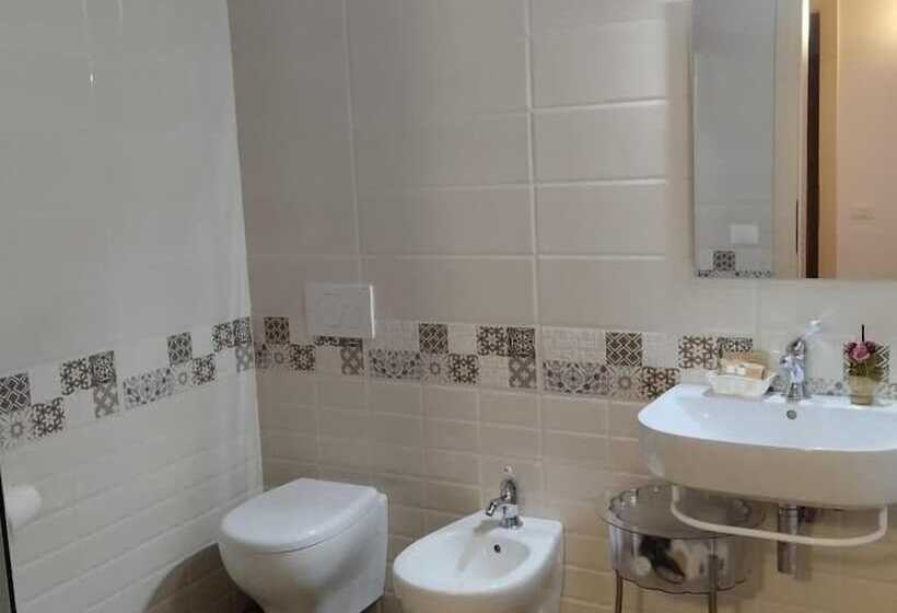 مبيت وإفطار Antica Dimora Le Sette Lune