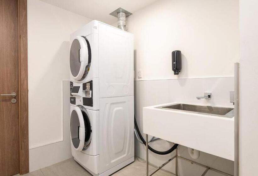 Carnmore Hotel Christchurch