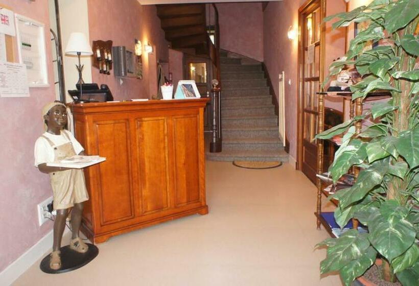 فندق Auberge De Raulhac