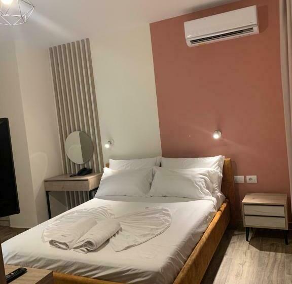 בית מלון כפרי Bar Restaurant Triumf Shengjin