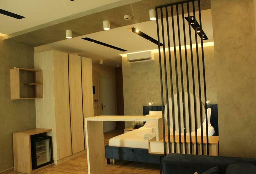 בית מלון כפרי Bar Restaurant Triumf Shengjin